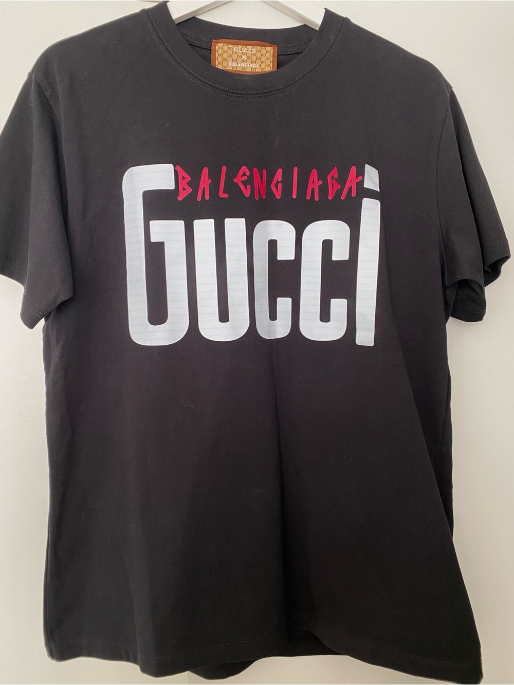 Gucci Black Short-Sleeve Tee with White Logo and Pink Script